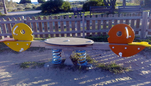 Balancn arreglado en el parque infantil de Gav Mar (26 de Octubre de 2010)